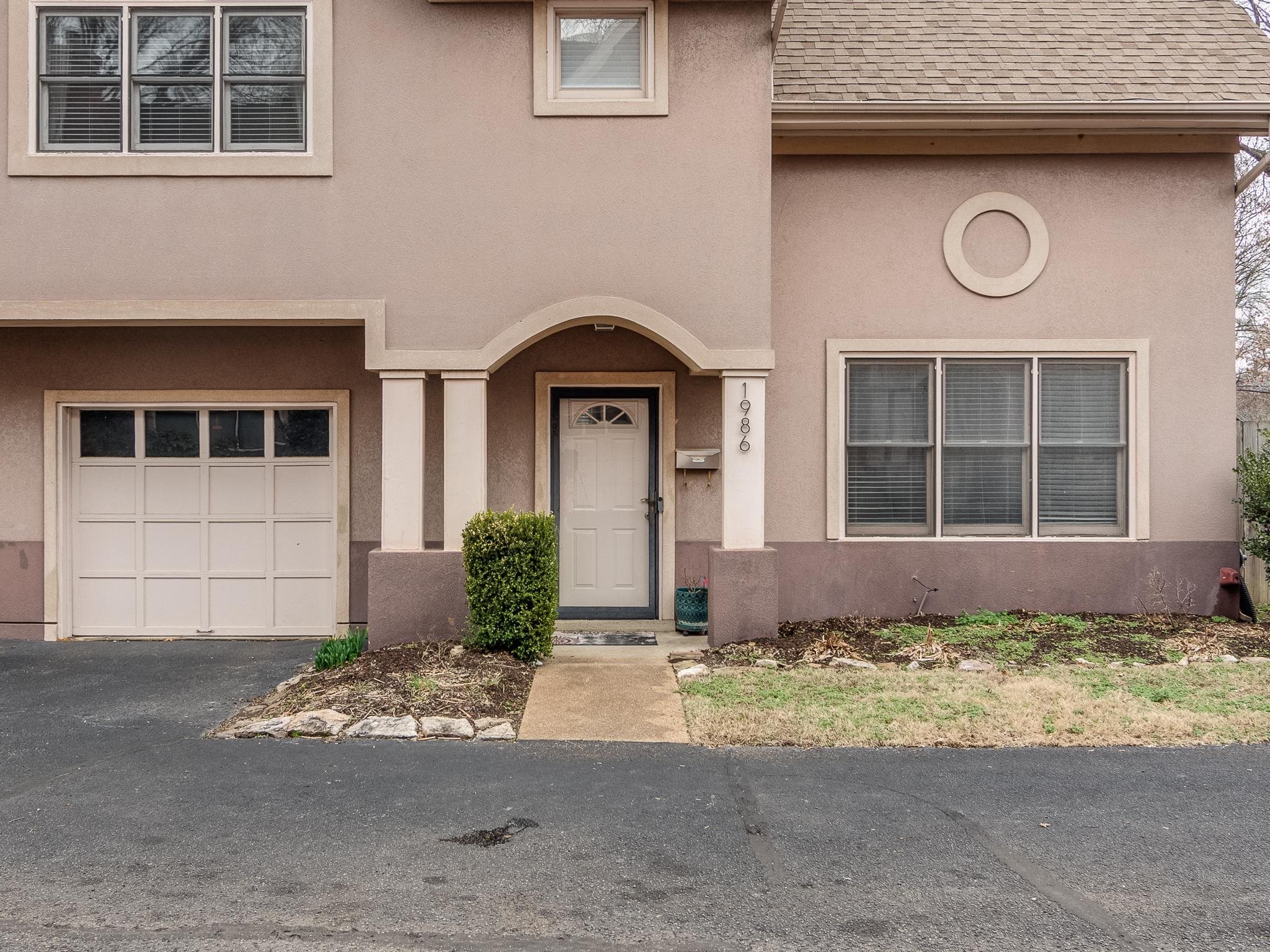 1986 EAST END DR Unit: 5-2