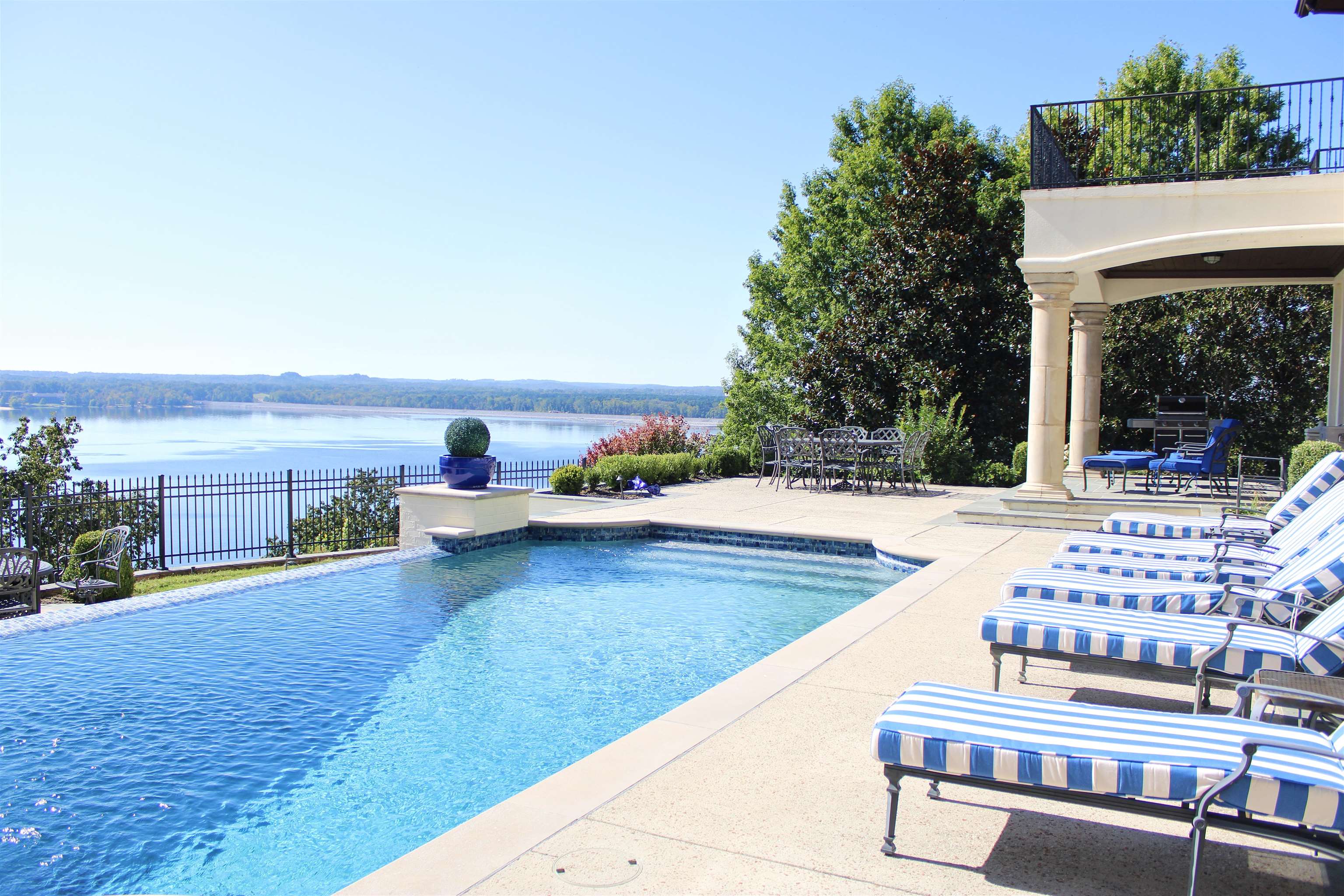 215 WESTSHORE RIDGE DR