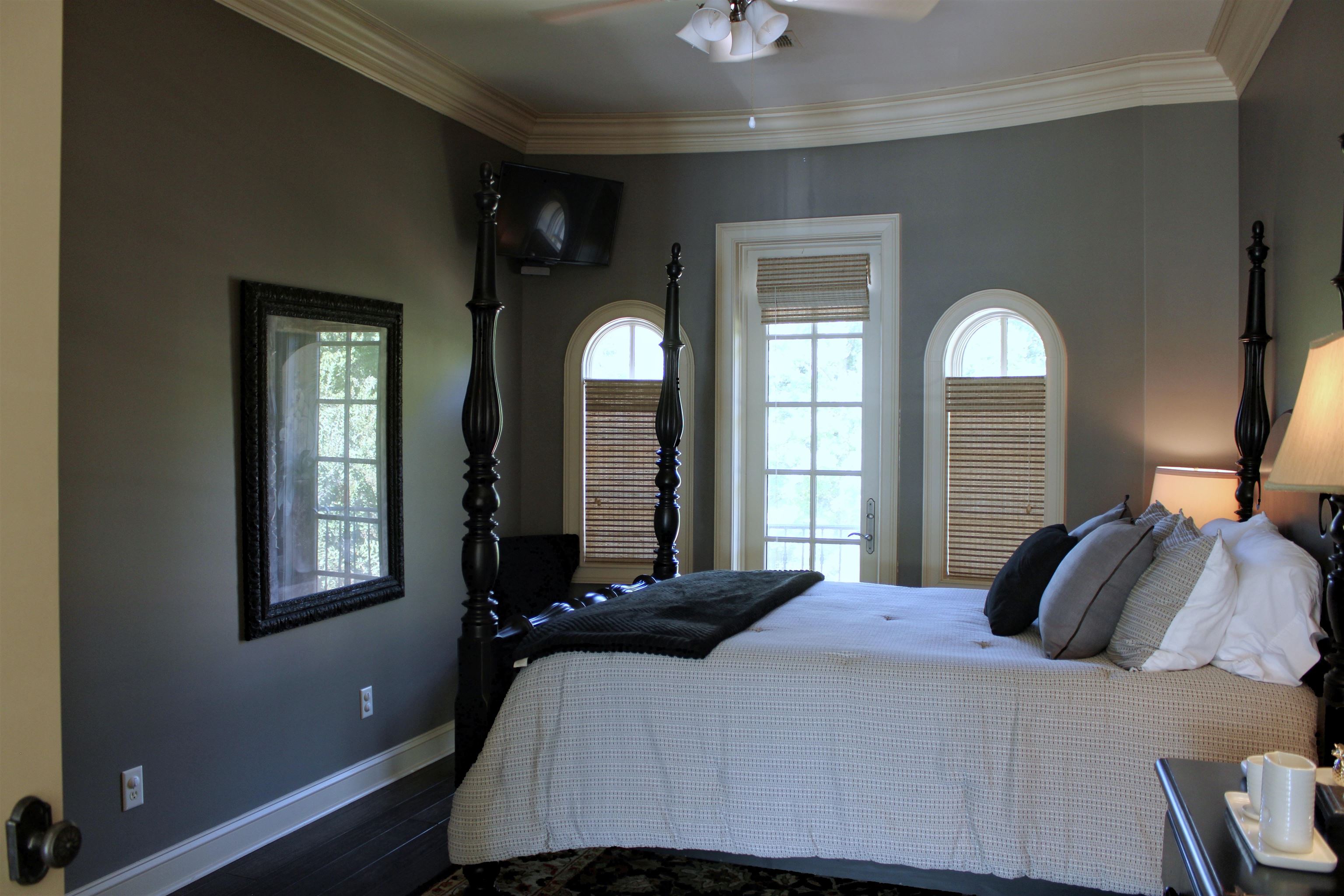 215 WESTSHORE RIDGE DR