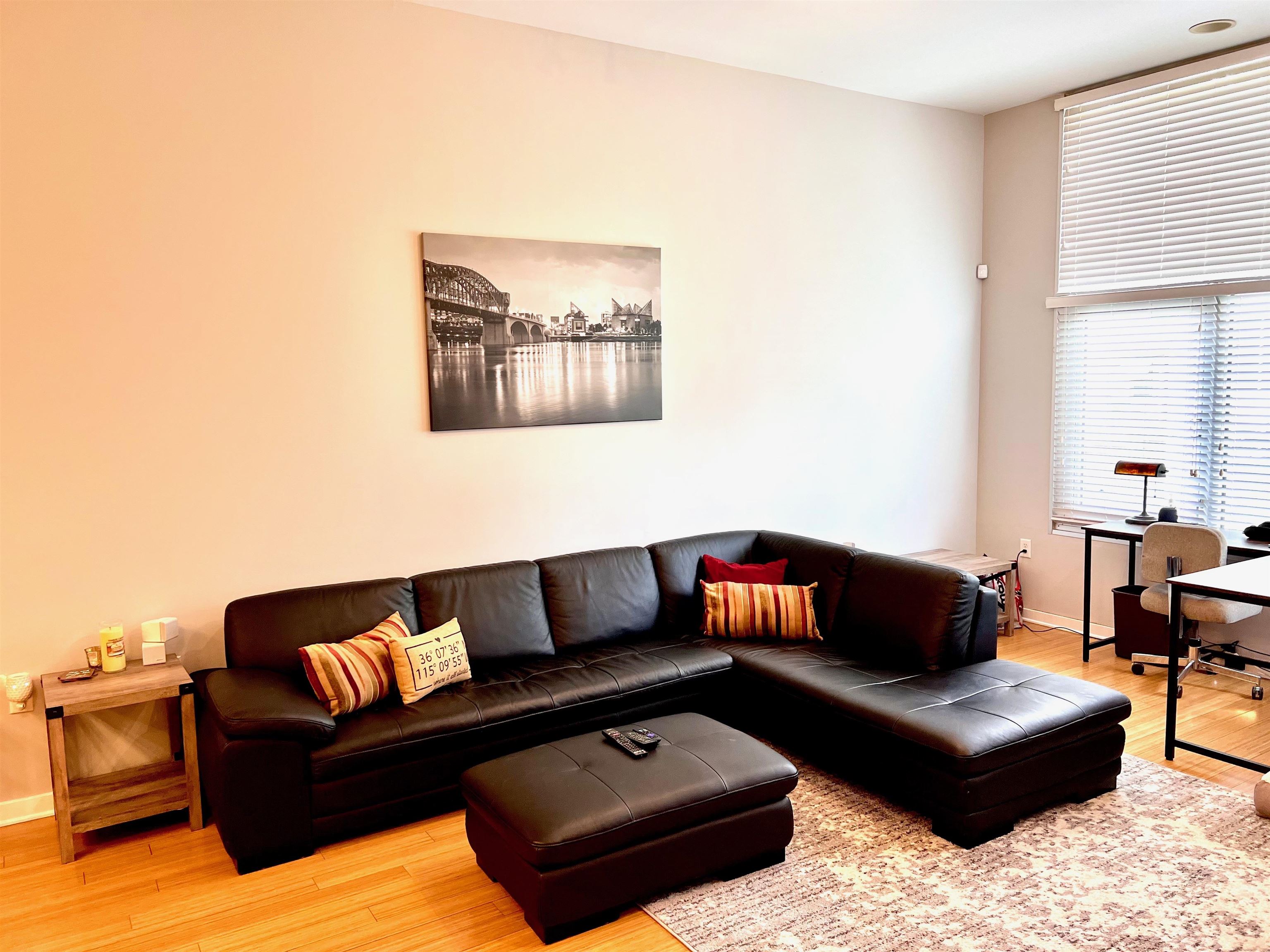 2263 YOUNG AVE Unit: 215