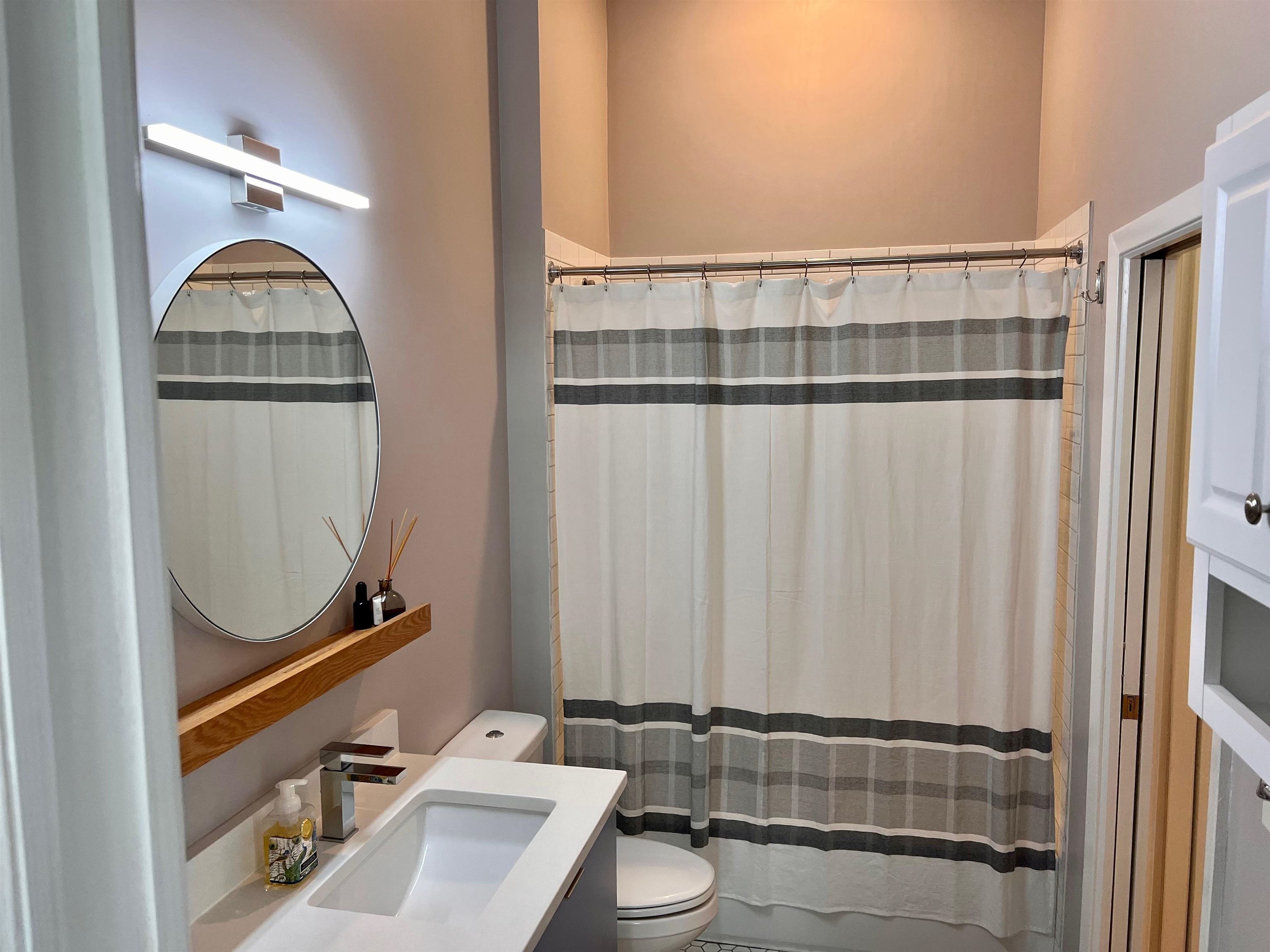2263 YOUNG AVE Unit: 215
