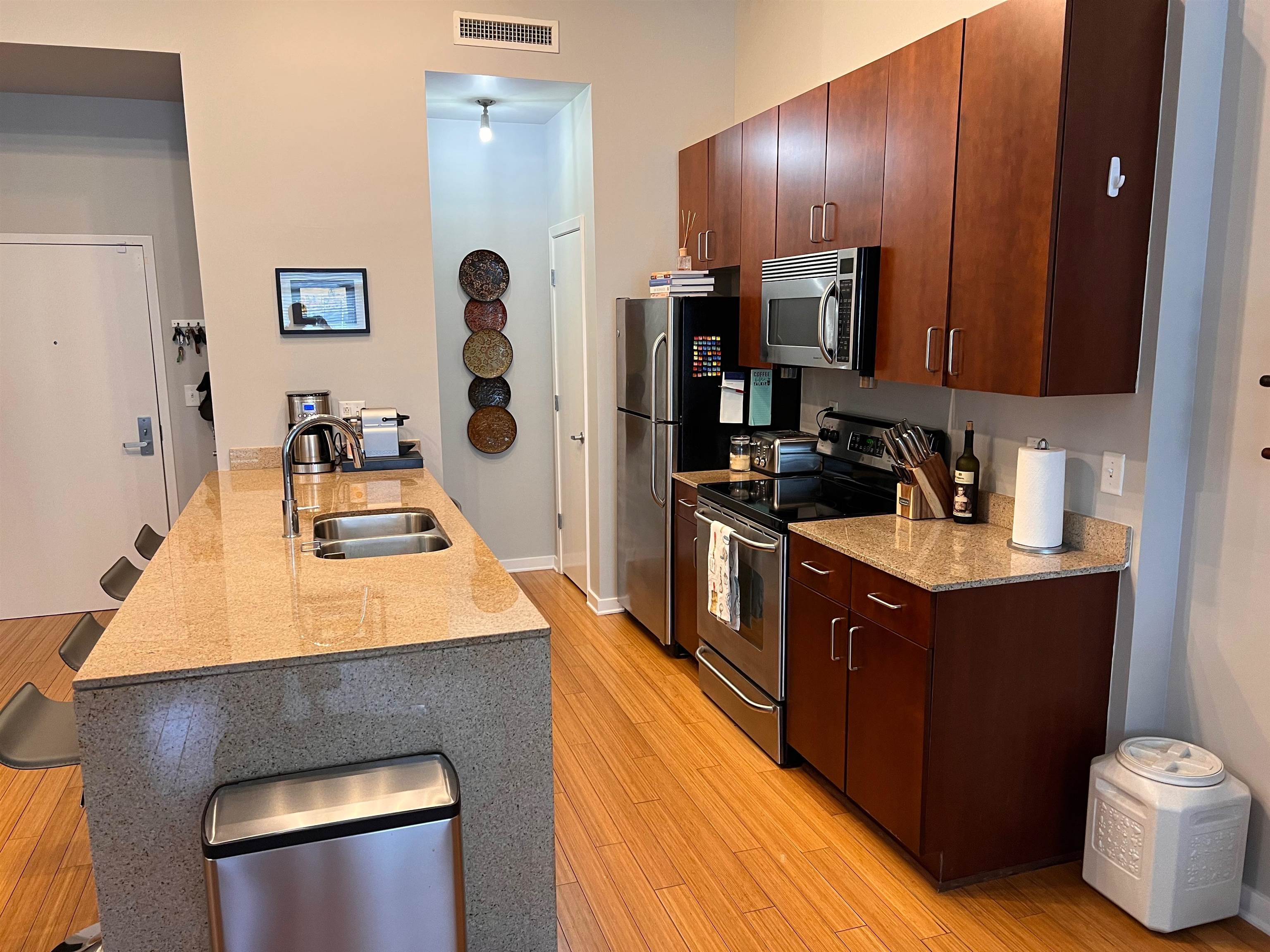 2263 YOUNG AVE Unit: 215