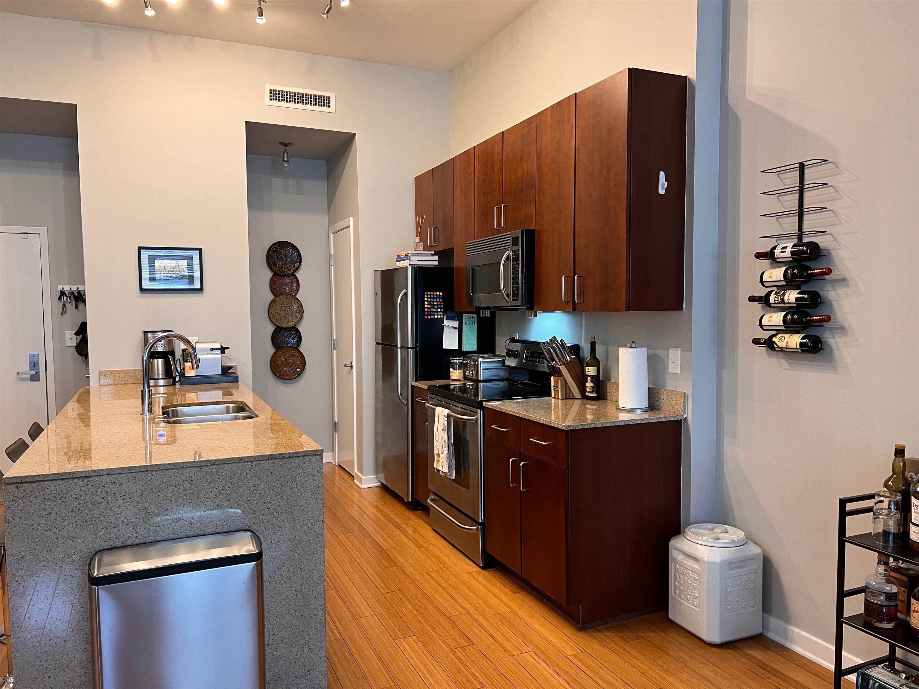 2263 YOUNG AVE Unit: 215