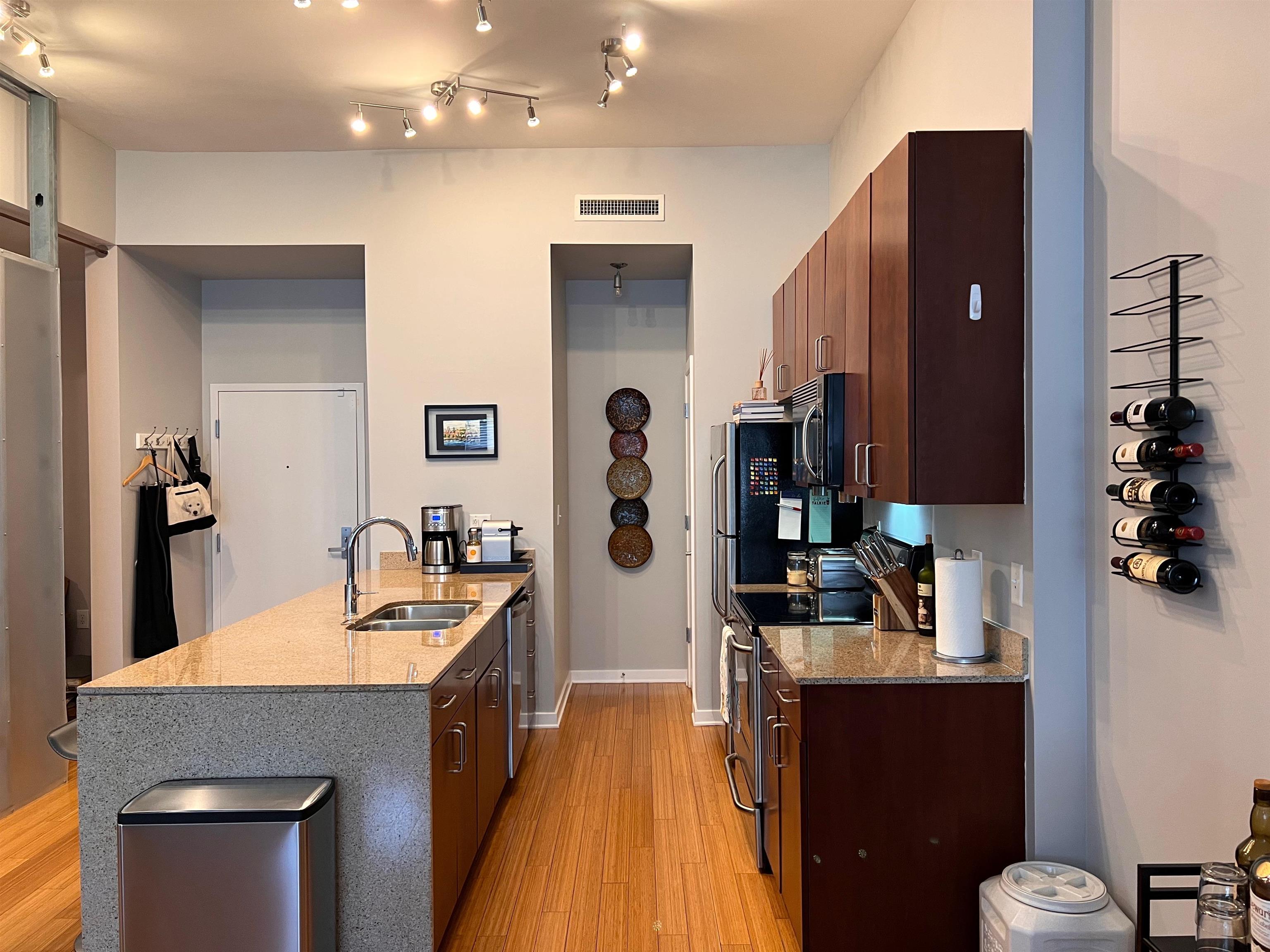 2263 YOUNG AVE Unit: 215
