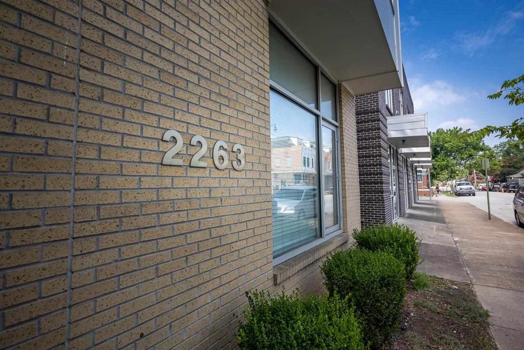 2263 YOUNG AVE Unit: 215