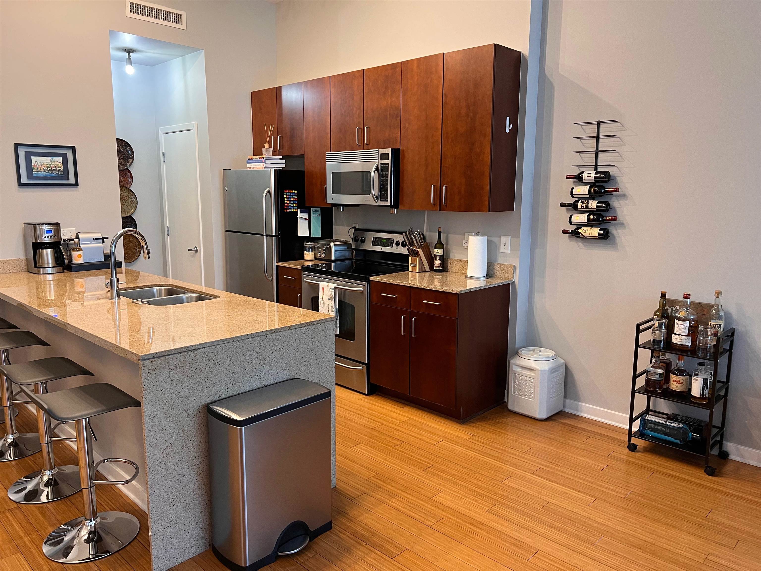 2263 YOUNG AVE Unit: 215