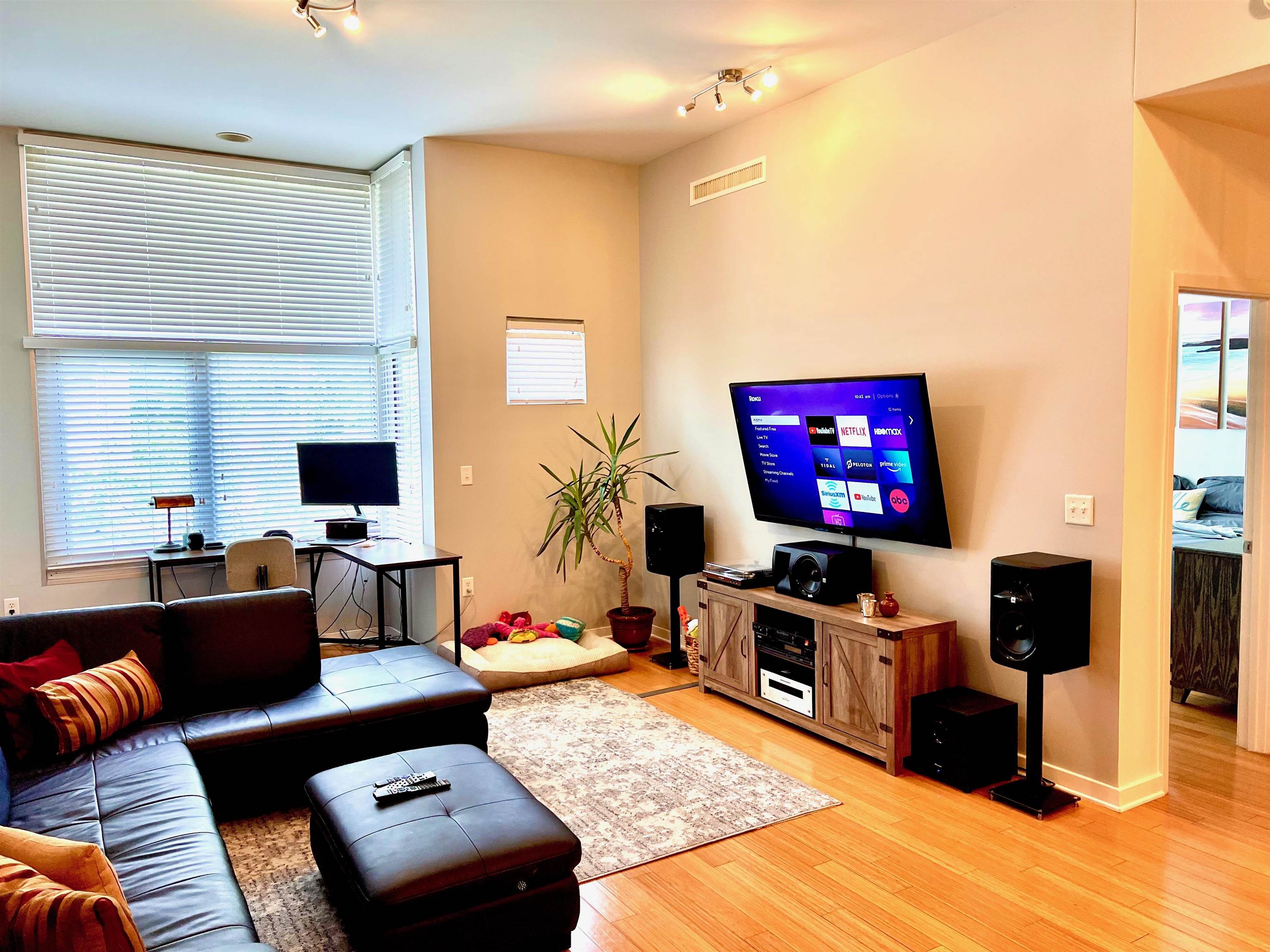 2263 YOUNG AVE Unit: 215