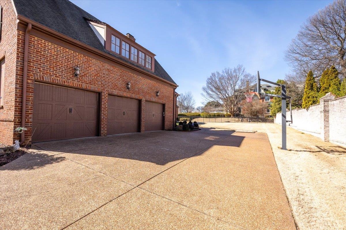 1840 OVERTON PARK AVE