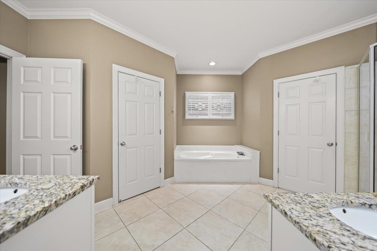 1020 HUMPHREY OAKS CIR