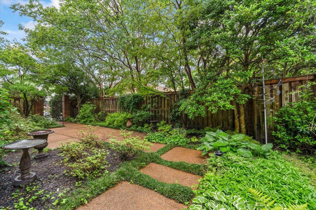 1020 HUMPHREY OAKS CIR
