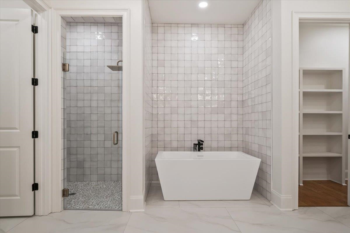 5037 HENRY HEIGHTS DR