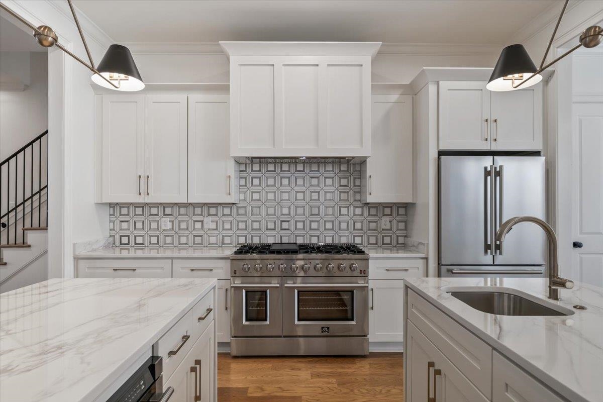 5037 HENRY HEIGHTS DR