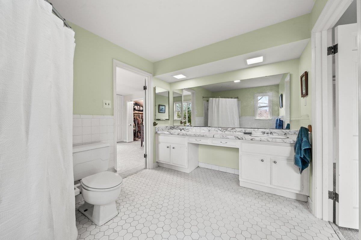 353 COLONIAL RD