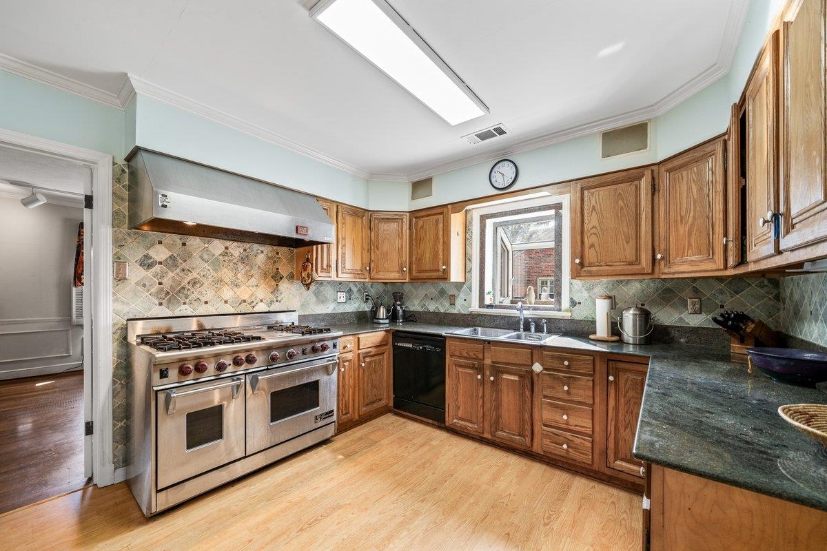 353 COLONIAL RD