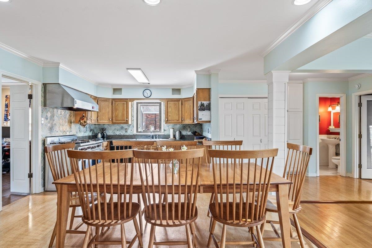 353 COLONIAL RD