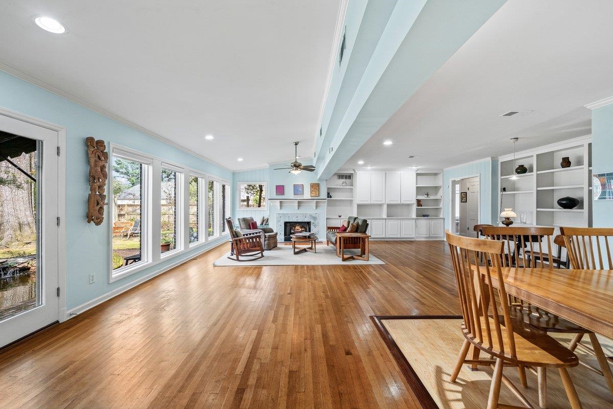353 COLONIAL RD