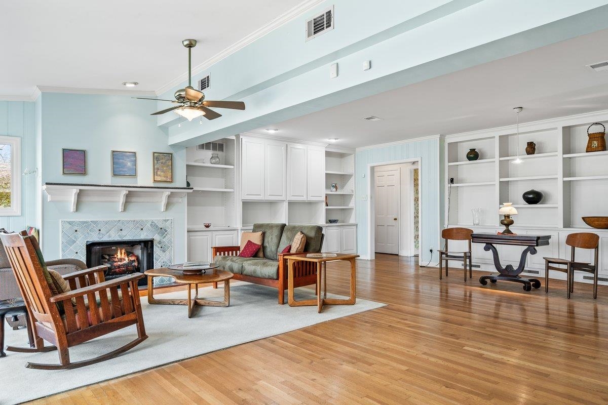 353 COLONIAL RD