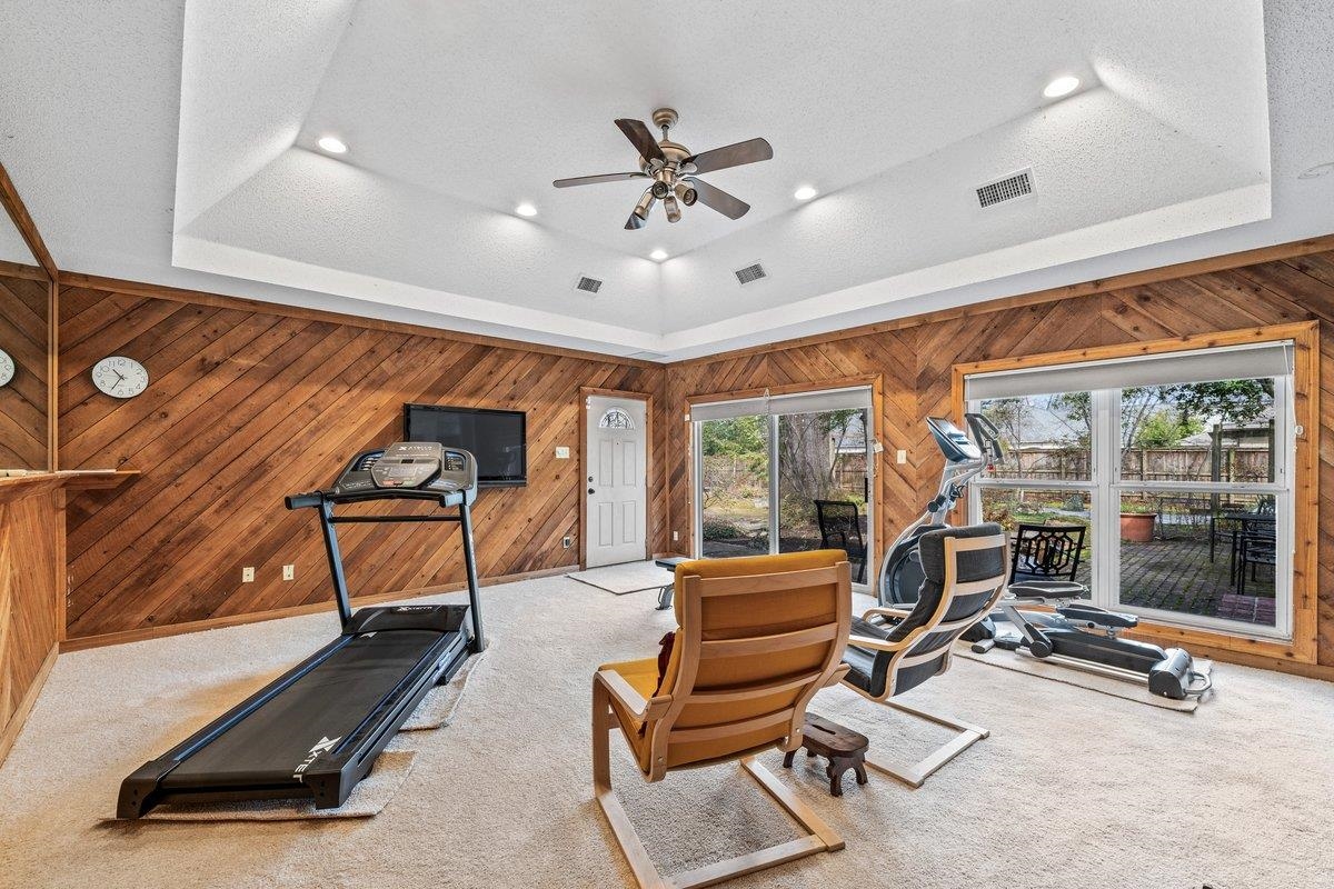 353 COLONIAL RD