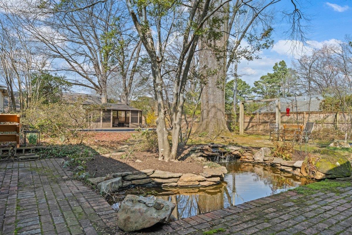 353 COLONIAL RD