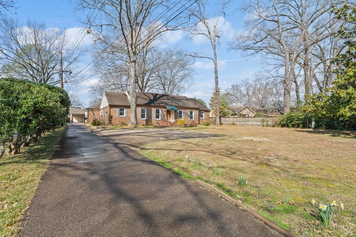 353 COLONIAL RD
