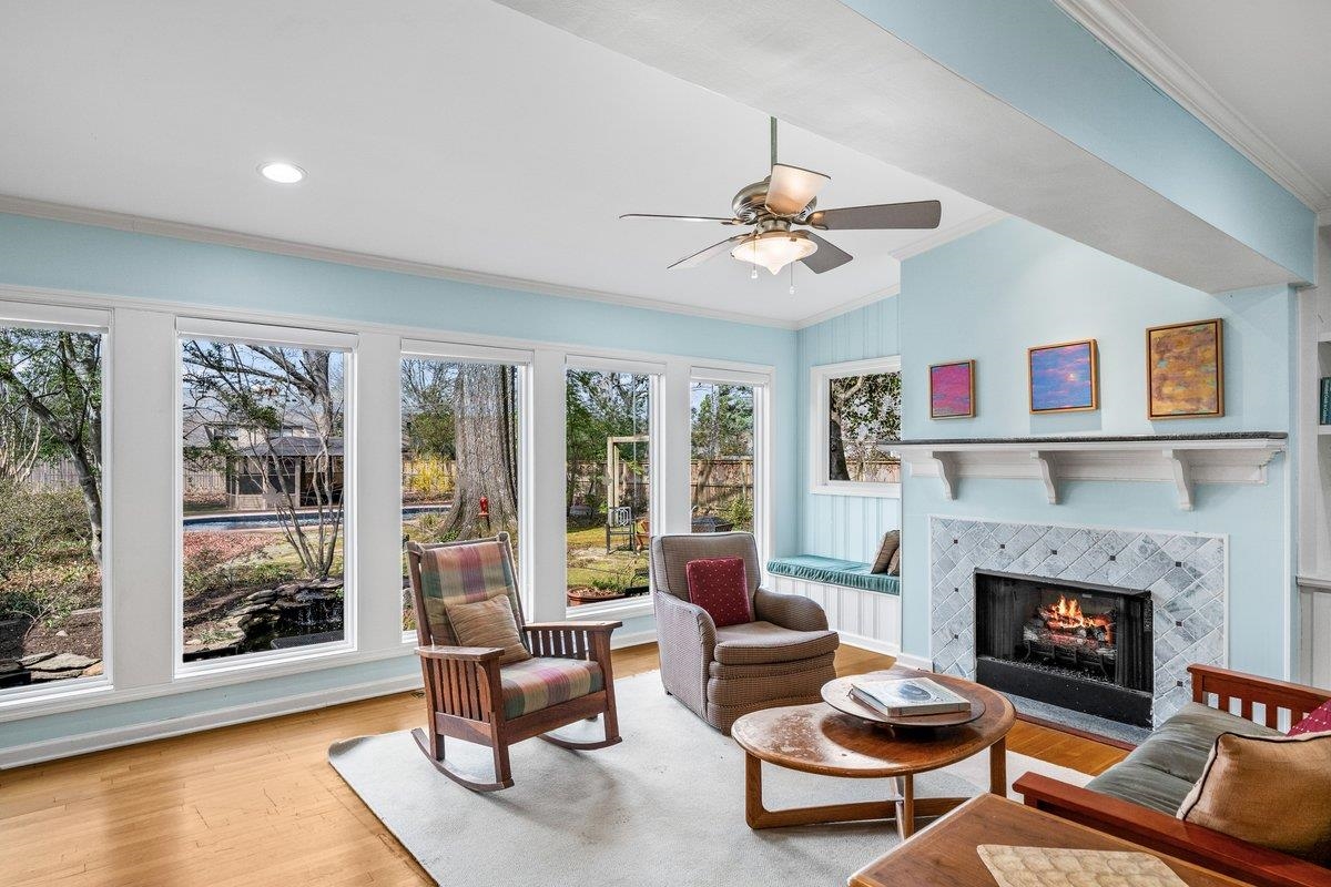 353 COLONIAL RD