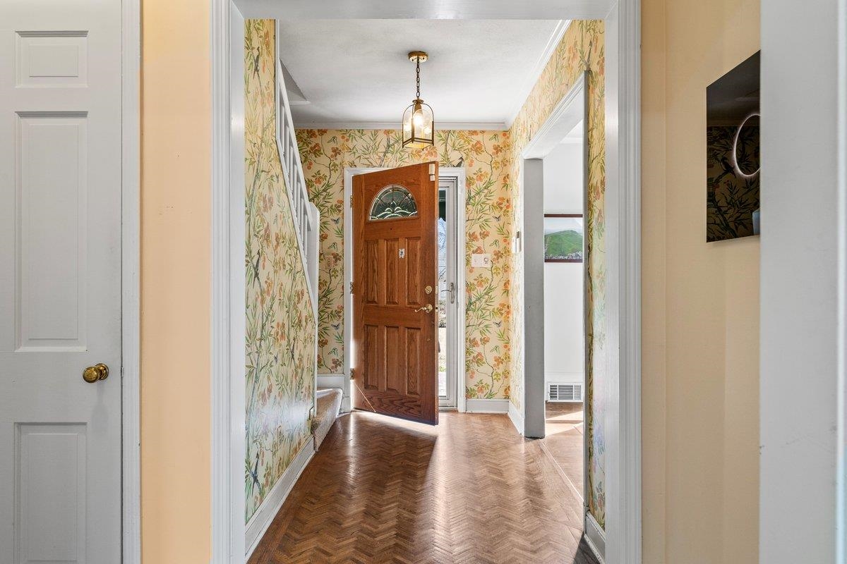 353 COLONIAL RD