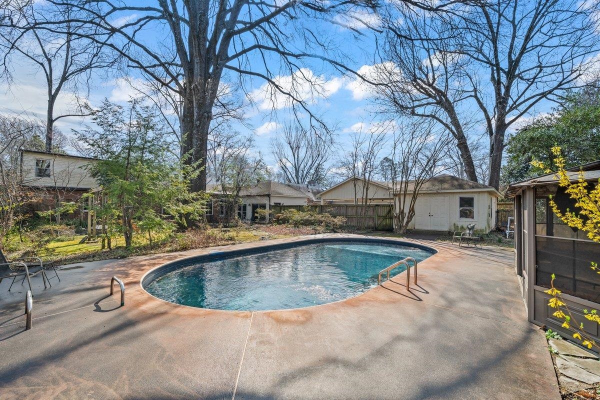 353 COLONIAL RD