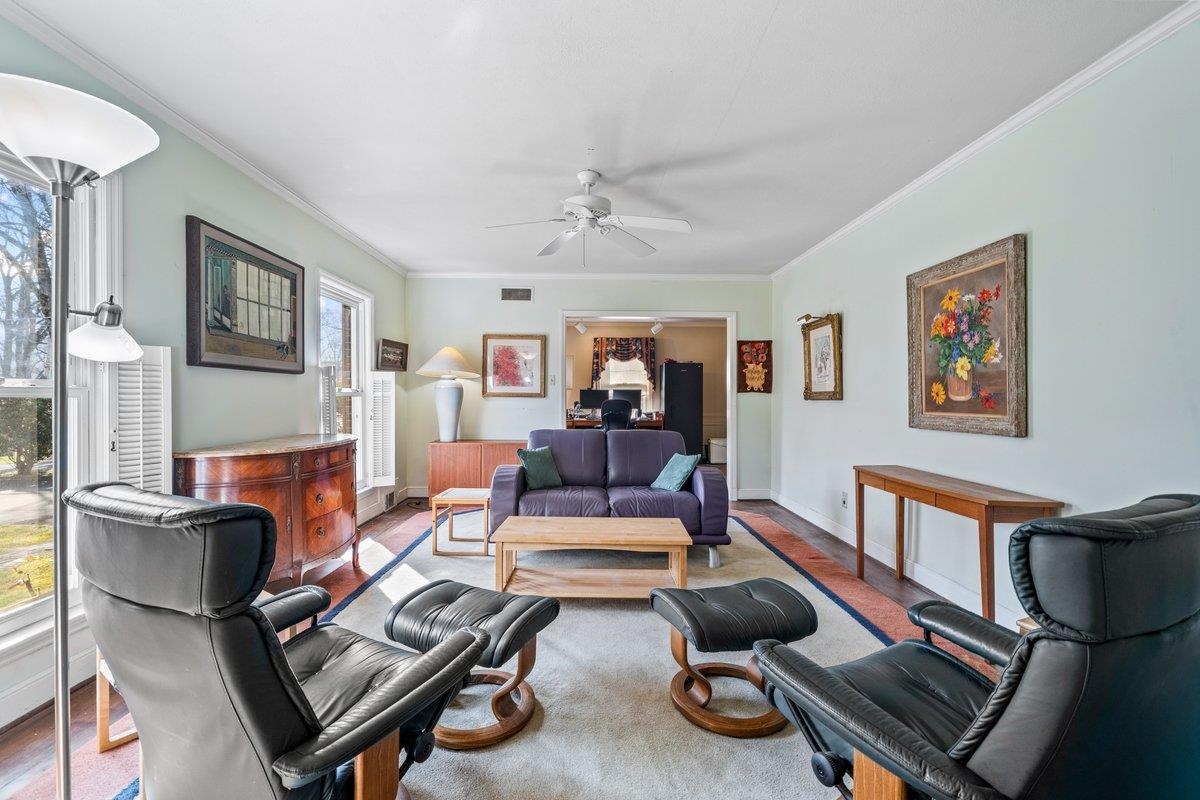 353 COLONIAL RD