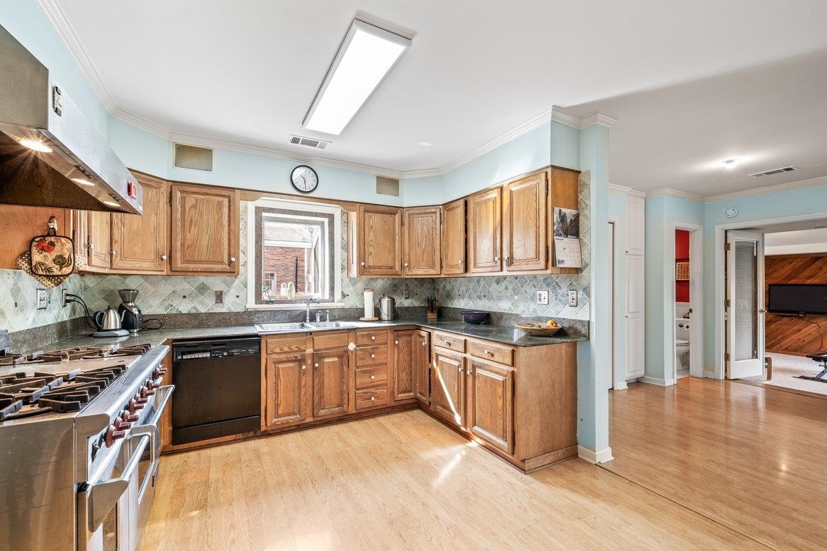 353 COLONIAL RD