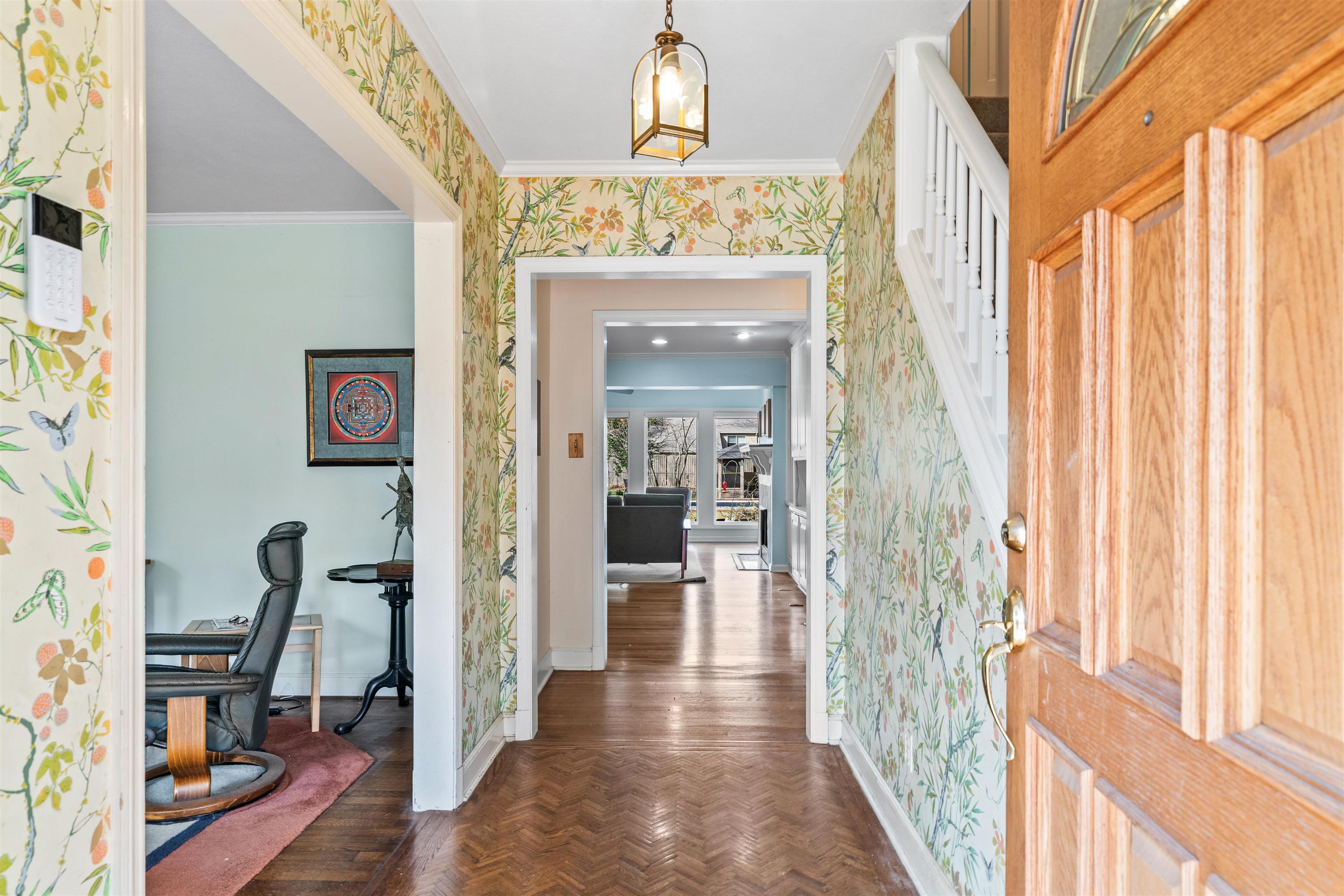 353 COLONIAL RD