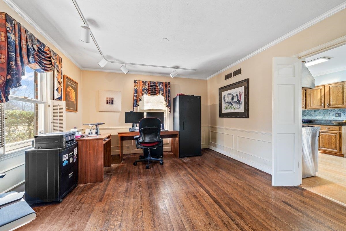 353 COLONIAL RD
