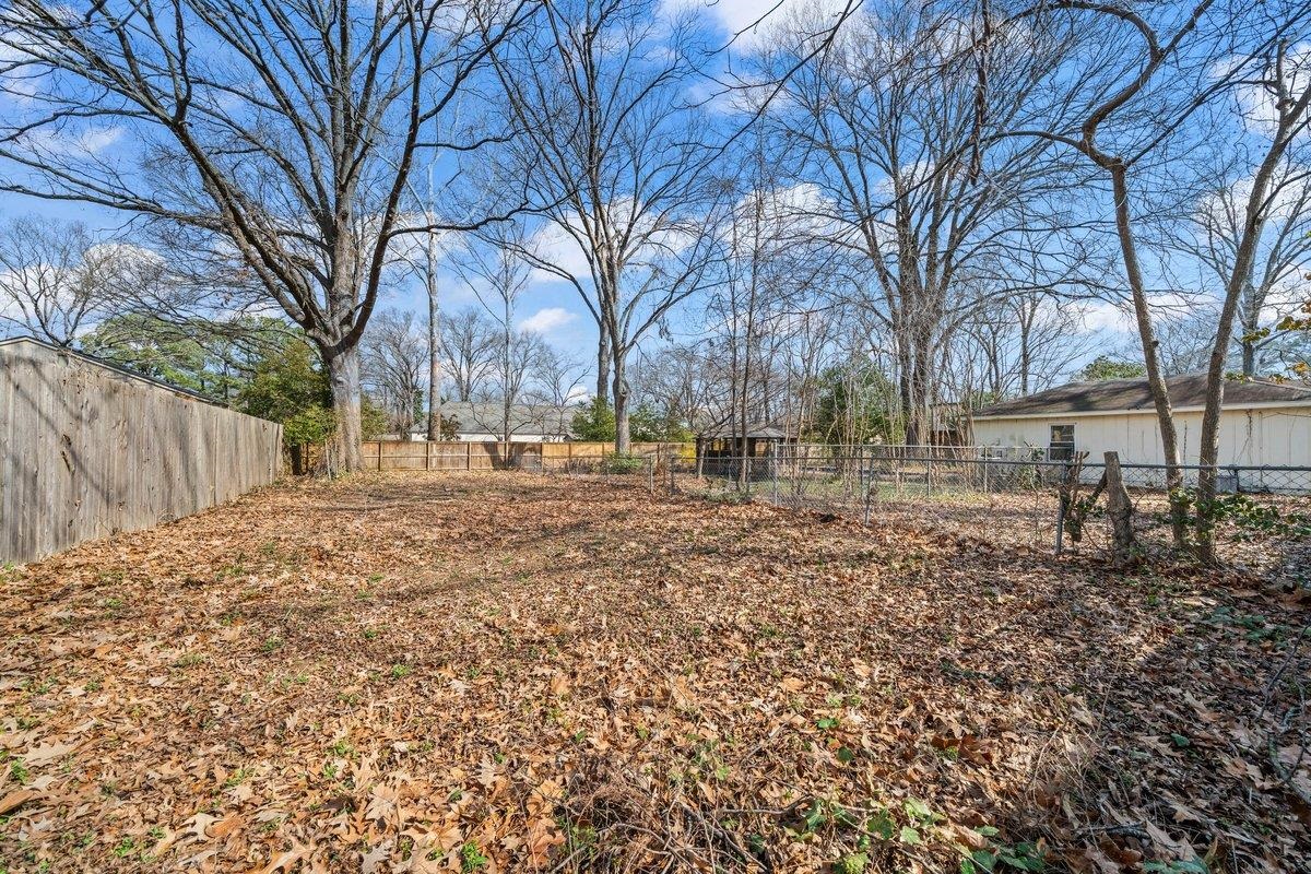 353 COLONIAL RD