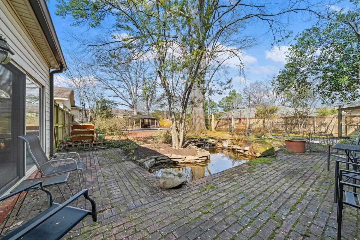 353 COLONIAL RD