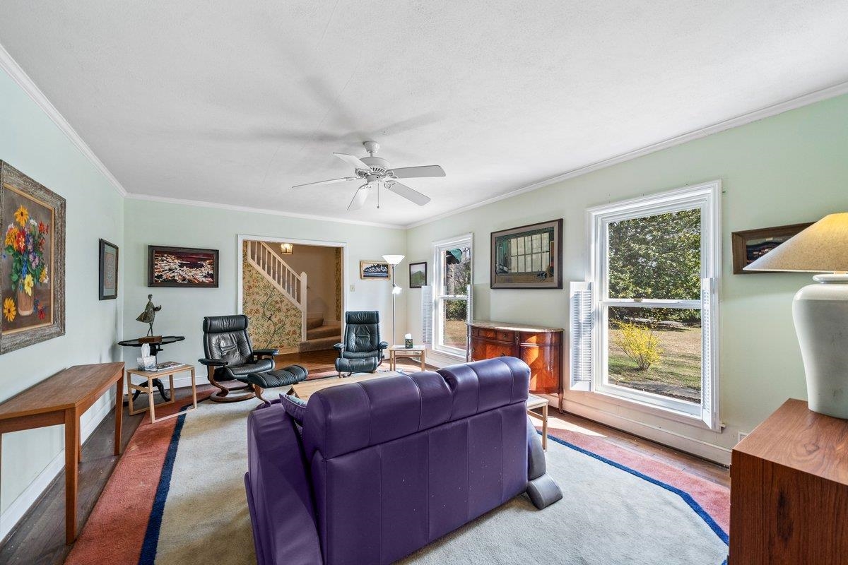 353 COLONIAL RD