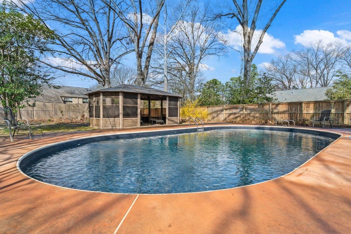353 COLONIAL RD