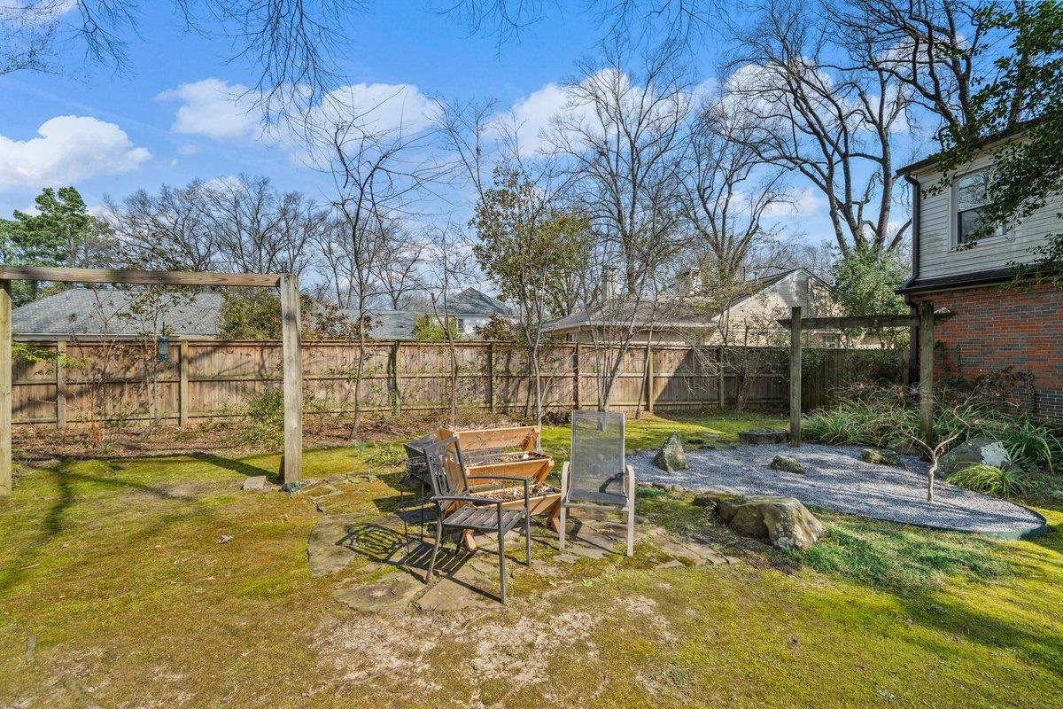 353 COLONIAL RD