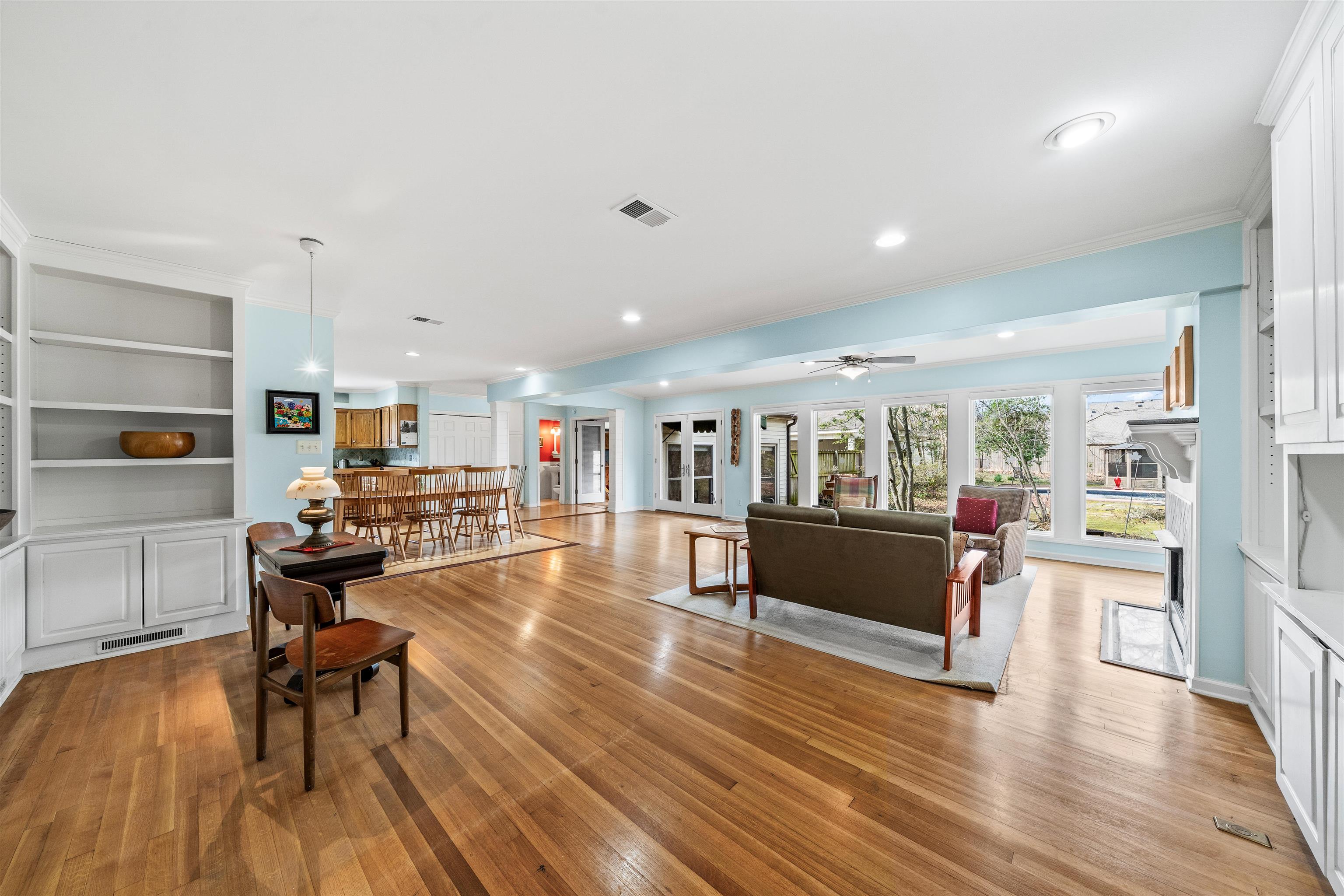 353 COLONIAL RD