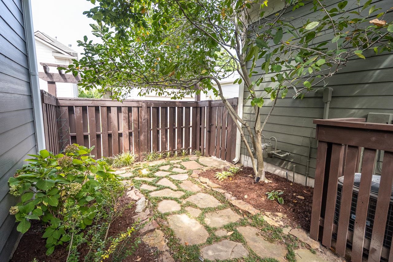 947 RIVER LANDING DR