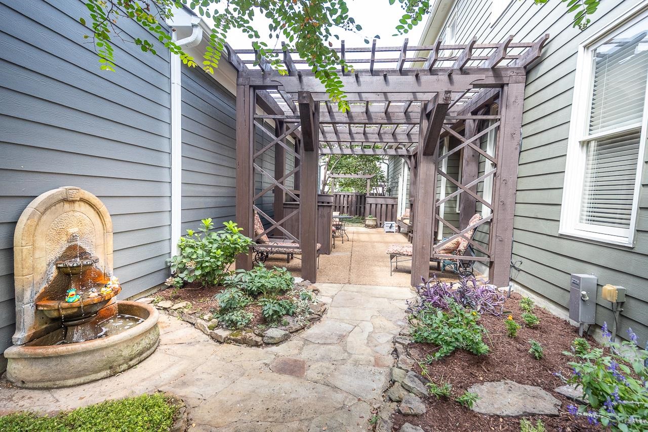 947 RIVER LANDING DR