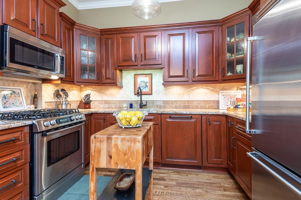 947 RIVER LANDING DR