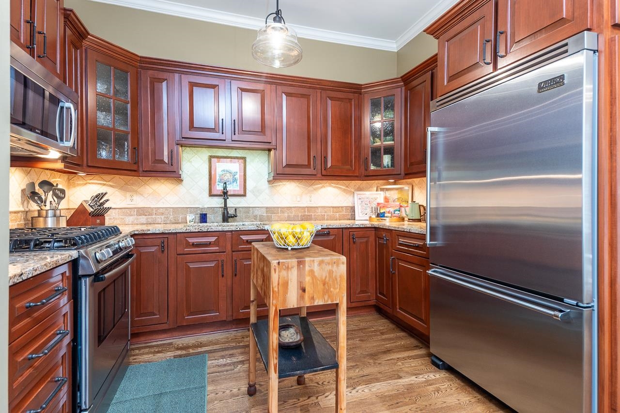 947 RIVER LANDING DR