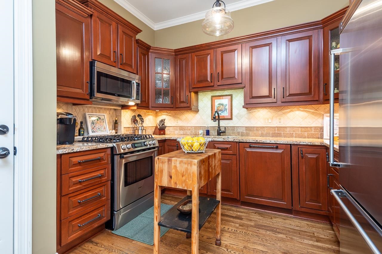 947 RIVER LANDING DR