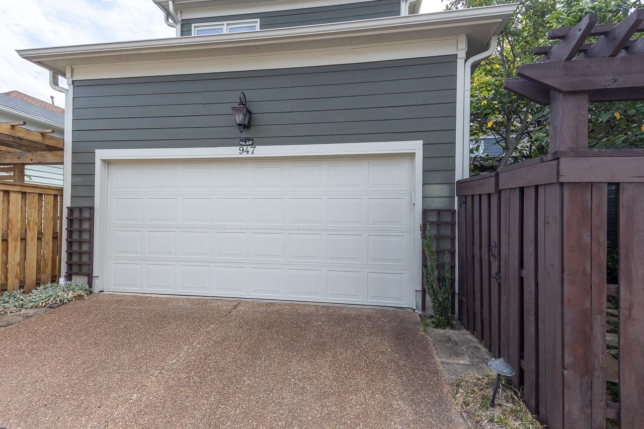 947 RIVER LANDING DR