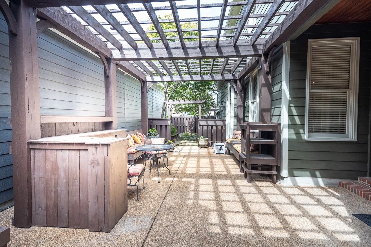 947 RIVER LANDING DR
