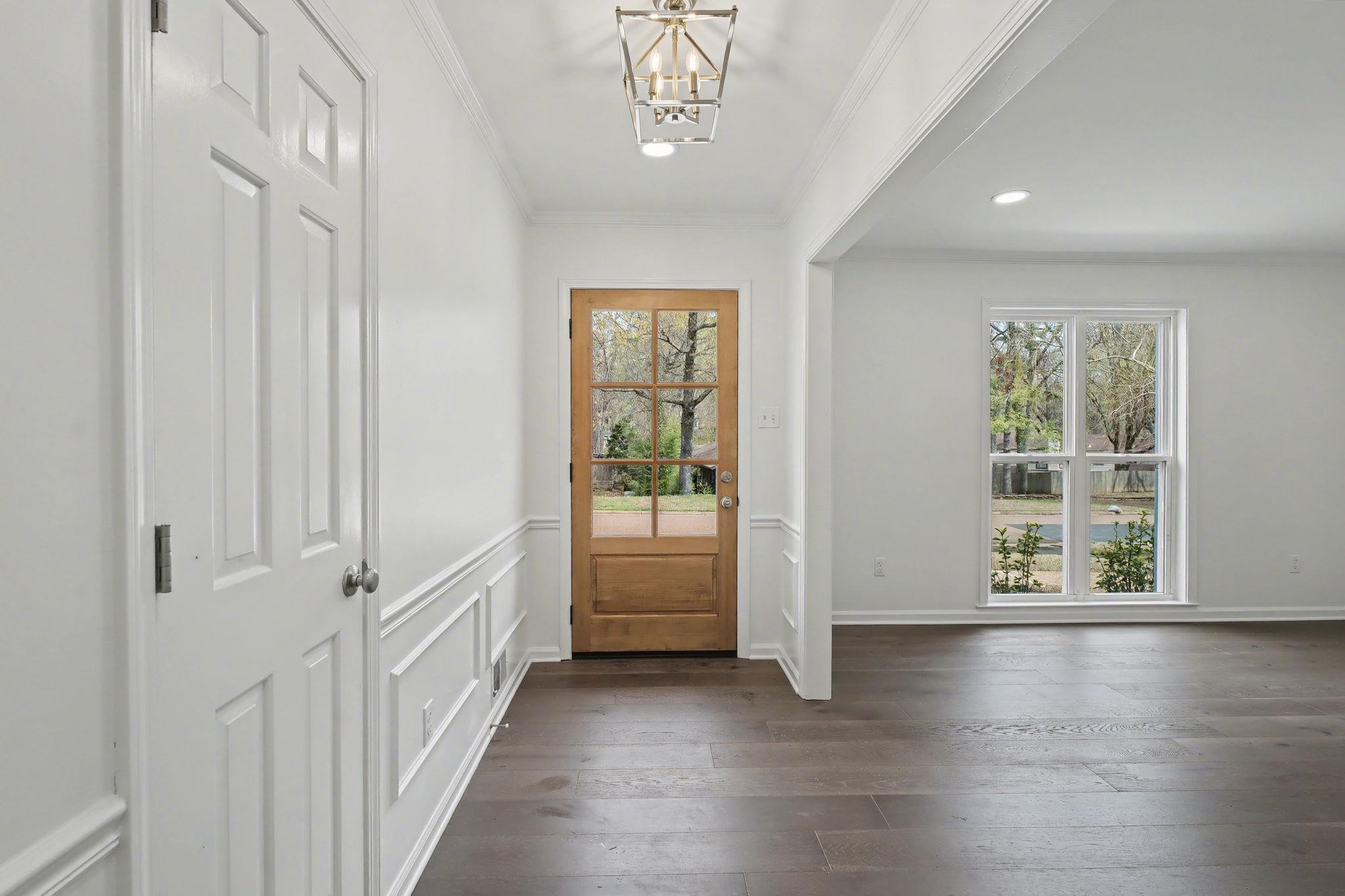 7953 WOODFORD LN