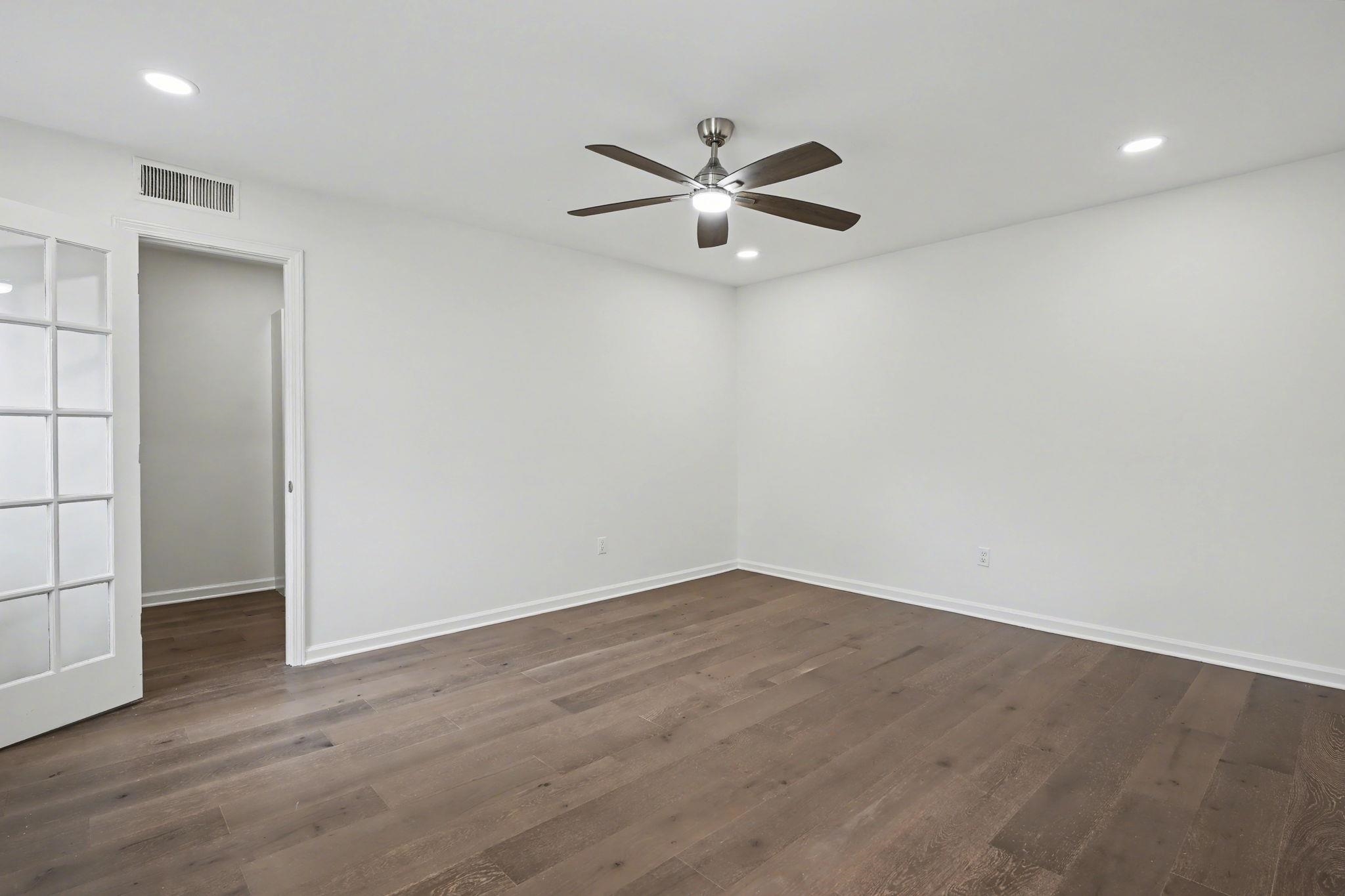 7953 WOODFORD LN