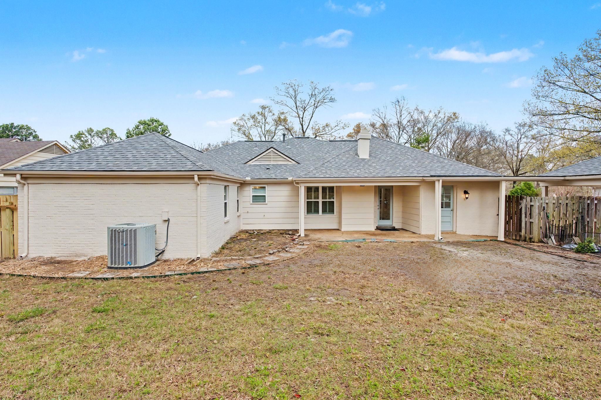 7953 WOODFORD LN