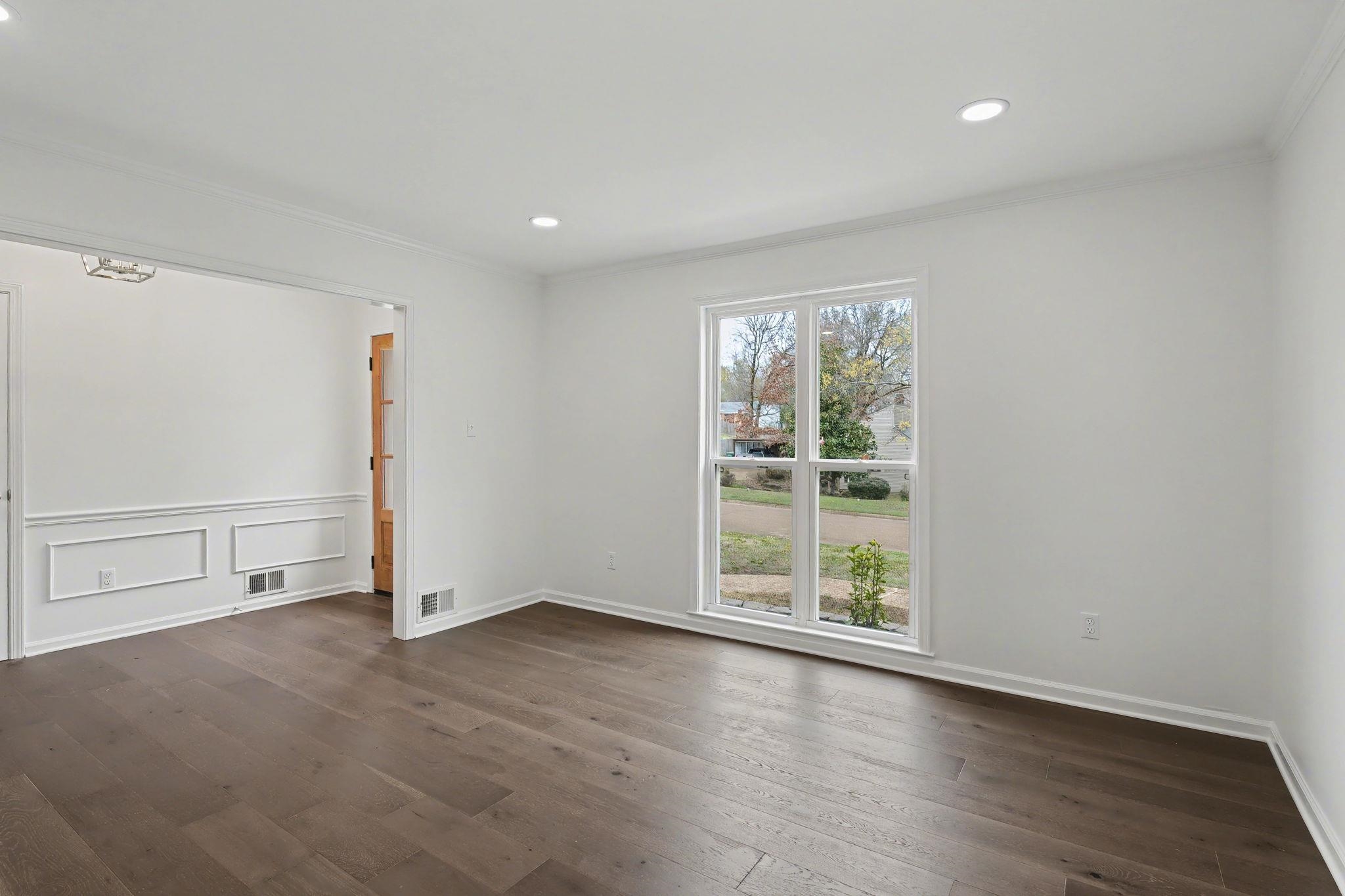 7953 WOODFORD LN