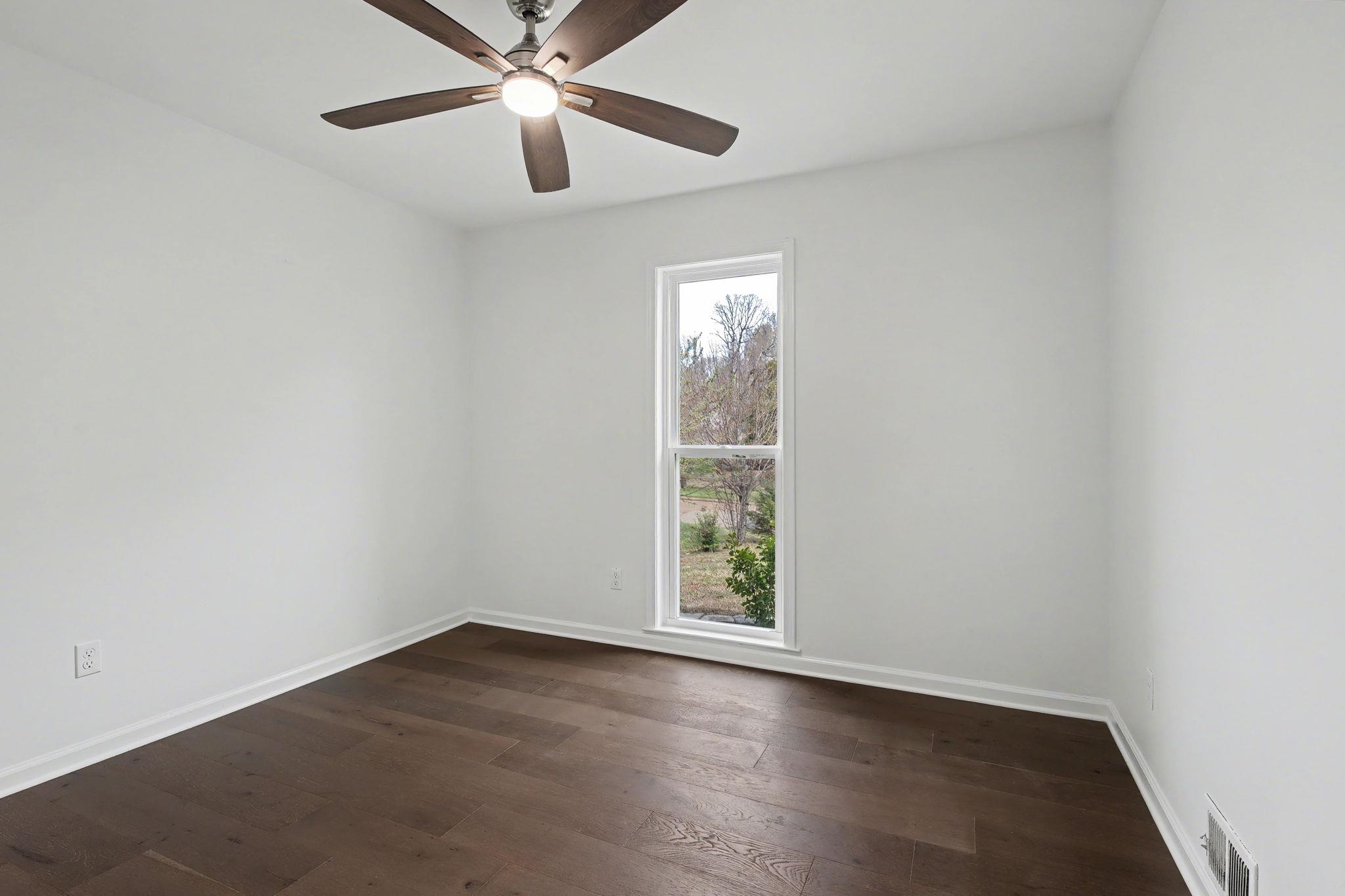 7953 WOODFORD LN