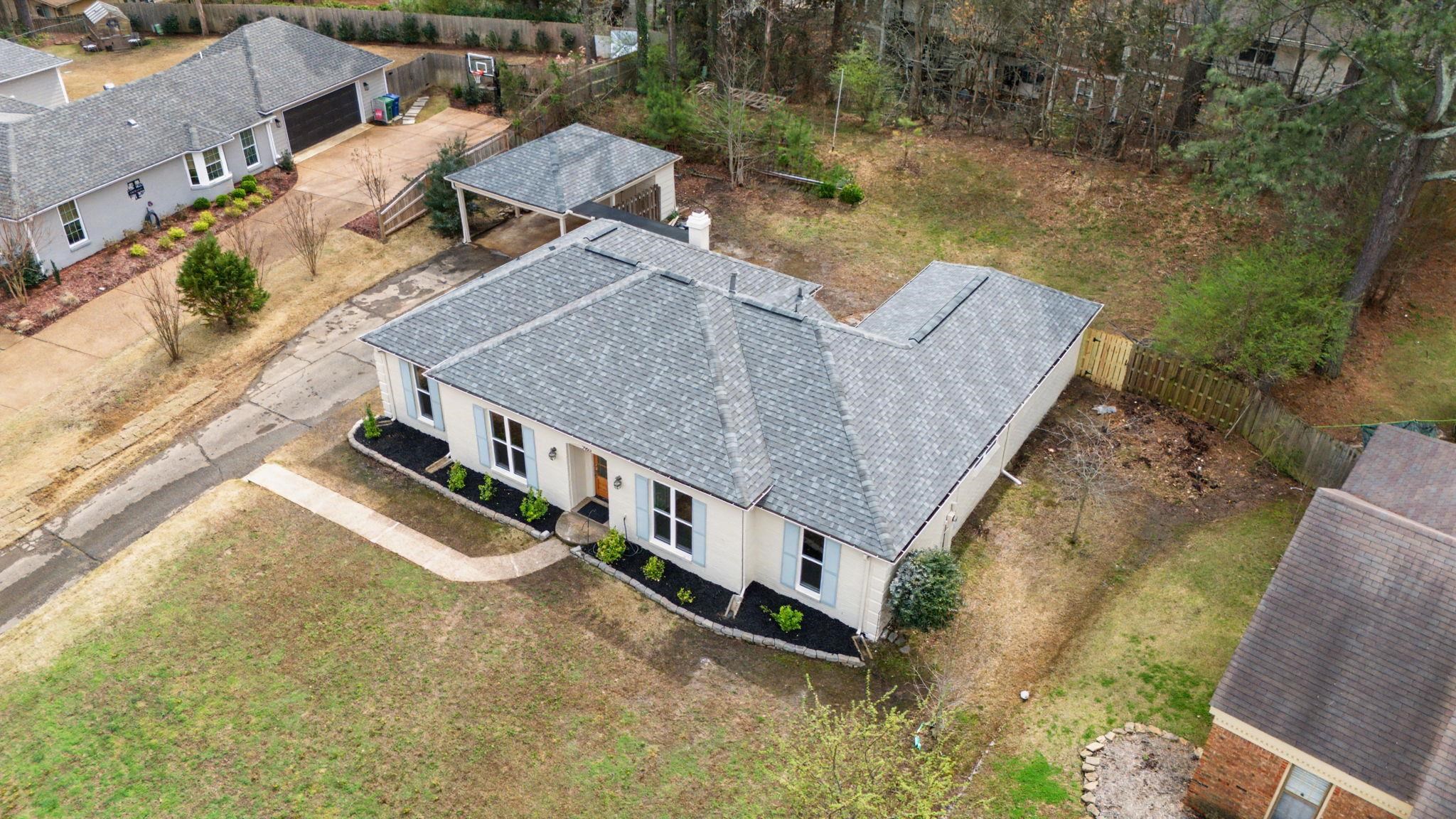 7953 WOODFORD LN